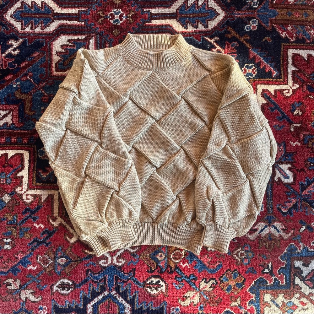 Misha and puff alabaster entrelac